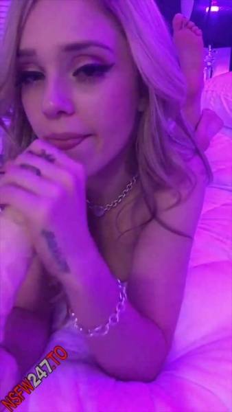 Kali Roses playing with dildo on a bed porn videos on justmyfans.pics