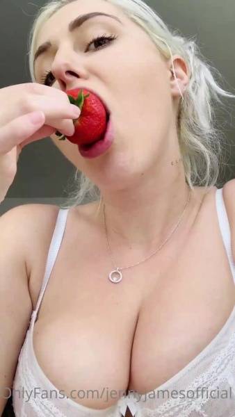 Jenny james jennyjamesofficial michael dare eat strawberry in sexy way onlyfans xxx porn on justmyfans.pics