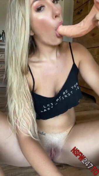 Emily Knight playing on the floor snapchat premium porn videos on justmyfans.pics