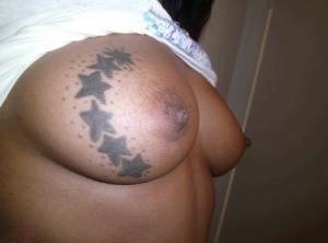 Ebony amateur takes self shots of her big tattooed boobs and bald vagina on justmyfans.pics