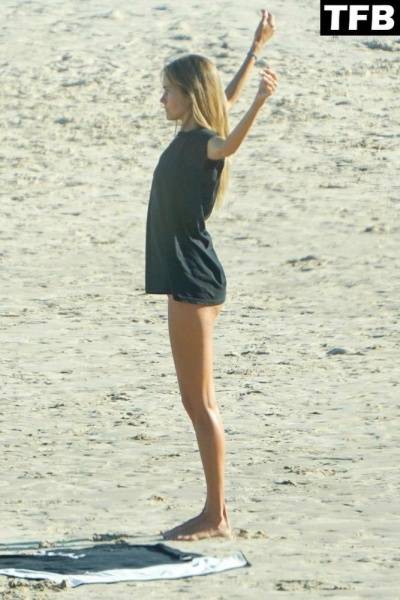 Isabel Lucas is Pictured with Her Boyfriend at Beach in Byron Bay on justmyfans.pics