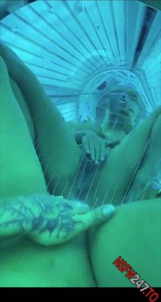 Dakota James Mirror on the bottom of the tanning bed !! Had to play with my pussy it was so hot snapchat premium 2020/10/24 porn videos on justmyfans.pics