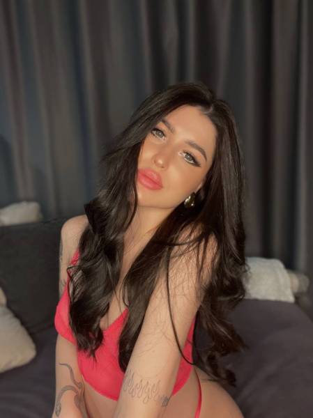 Cute teen babe Honey Bunny posing in red on justmyfans.pics
