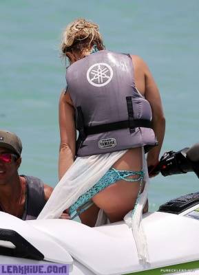 Leaked Britney Spears Ass Slip And Tight Bikini Photos on justmyfans.pics