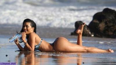 Lizzeth Acosta selling water in a bikini on the beach on justmyfans.pics