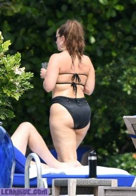 Leaked Ashley Graham Shows Huge Butt In Bikini on justmyfans.pics