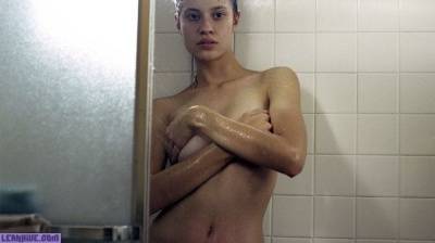 Ella Weisskamp strips naked in the shower on justmyfans.pics