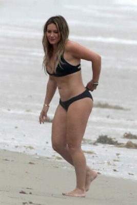 Hilary Duff Beach Bikini Set Leaked - Usa on justmyfans.pics
