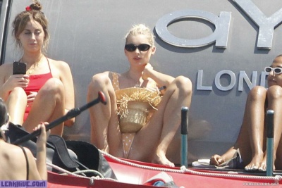  Elsa Hosk Caught By Paparazzi In Bikini On A Yacht on justmyfans.pics