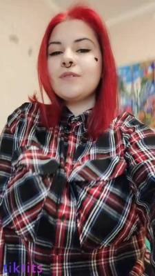 Red-haired girl 18+ exposed her huge boobs with big areolas on cam on justmyfans.pics