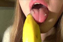 Peas And Pies Sucks And Gags On A Banana Video ! on justmyfans.pics