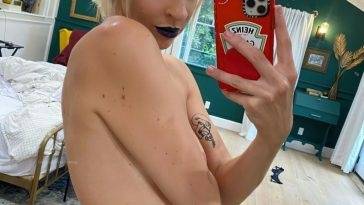 Gabbie Hanna Flashes Her Nude Tits - fapfappy.com