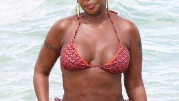 Mary J. Blige Goes For a Dip in the Ocean While Enjoying a Day at the Beach - fapfappy.com - county Ocean