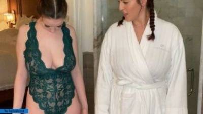 Tati Evans Gi_xxo Nude TikTok Lesbian Magic Strip Onlyfans Video Leaked - topleaks.net