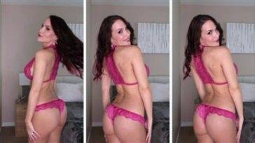 Katie Banks Youtuber Pink Lace Lingerie Nude Video Leaked - fapfappy.com