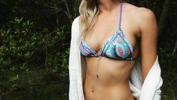 Lindsey Bell Bikini Pictures with Nipple Pokies (9 pics) - fapfappy.com