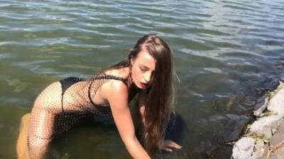 Anna Zapala Shoot In The Water on justmyfans.pics