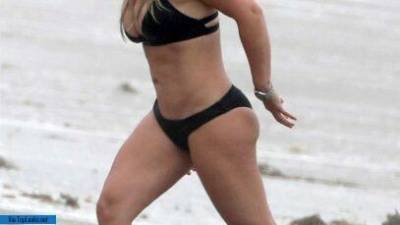 Hilary Duff Beach Bikini Set Leaked - topleaks.net