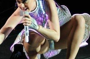Katy Perry Shows Off Her Enormous Lady Bulge - fapfappy.com