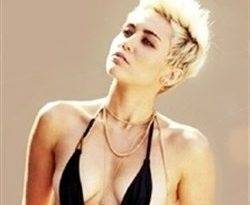 Miley Cyrus & Hayden Panettiere Wear Swimsuits With Class on justmyfans.pics