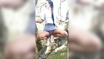 Avataylor94 happy halloween i spent today climbing trees in a gr on justmyfans.pics