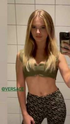 Sexy little Freya Allan showing off her tight abs on justmyfans.pics