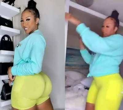 Phat Cheeked Ebony In Yellow Spandex on justmyfans.pics