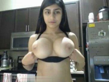 Mia Khalifa Tit Flash Cooking Onlyfans Video Leaked - Usa on justmyfans.pics