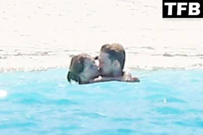 Taylor Swift & Joe Alwyn Take Their Love on a Romantic Trip to the Bahamas - fapfappy.com - county Taylor
