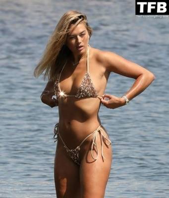 Arabella Chi Shows Off Her Sexy Bikini Body on the Beach in Formentera - fapfappy.com