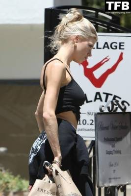 Charlotte McKinney Appears Skinnier During Grocery Run in Pacific Palisades - Charlotte on justmyfans.pics