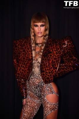 Izabel Goulart Displays Her Sexy Legs at Rafa Uccman 19s Costume Party on justmyfans.pics
