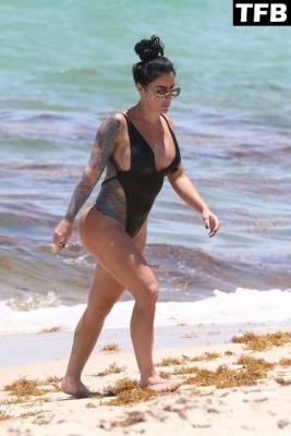 Alysia Magen Shows Off Her Curves While Enjoying a Sunny Day at the Beach in Miami Beach on justmyfans.pics