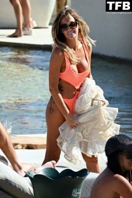 Laura Anderson & Dane Bowers Spend a Day at the Pool in Mykonos on justmyfans.pics