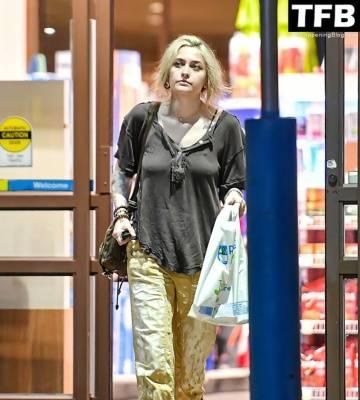 Braless Paris Jackson is Spotted in Los Angeles - Los Angeles on justmyfans.pics