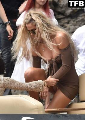 Khloe Kardashian Displays Her Tits and Panties in Portofino - fapfappy.com