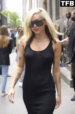 Miley Cyrus Flaunts Her Nude Tits as She Arrives at NBC Universal Upfronts in NYC on justmyfans.pics