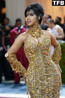 Cardi B Shows Off Her Huge Boobs in a Golden Dress at The 2022 Met Gala in NYC on justmyfans.pics