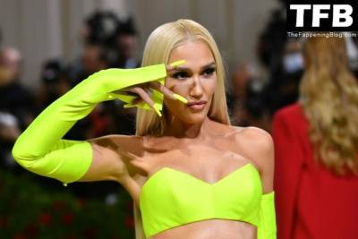 Gwen Stefani Stuns on the Red Carpet at The 2022 Met Gala in NYC - fapfappy.com