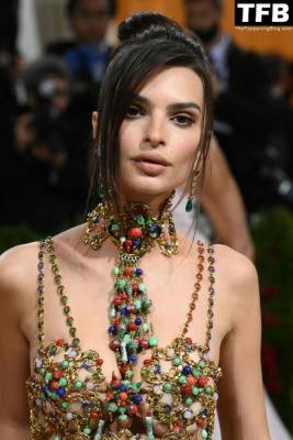 Emily Ratajkowski Looks Stunning in a See-Through Dress at The 2022 Met Gala - fapfappy.com