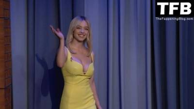Sydney Sweeney Flashes Her Nude Boob on “The Tonight Show with Jimmy Fallon” (23 Pics + Video) - fapfappy.com