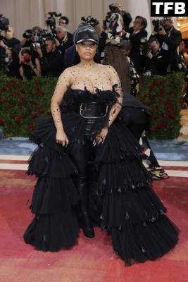 Nicki Minaj Displays Her Huge Boobs at The 2022 Met Gala in NYC - fapfappy.com