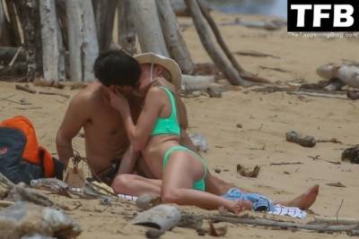 Kate Bosworth & Justin Long Enjoy a PDA-filled Tropical Getaway on justmyfans.pics