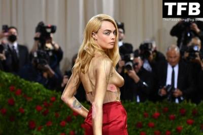 Braless Cara Delevingne Wows on the Red Carpet at The 2022 Met Gala in NYC - fapfappy.com
