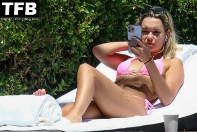 Sarah Snyder Soaks Up the Sun in Miami on justmyfans.pics