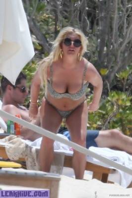  Jessica Simpson Caught By Paparazzi Sunbathing In A Bikini on justmyfans.pics
