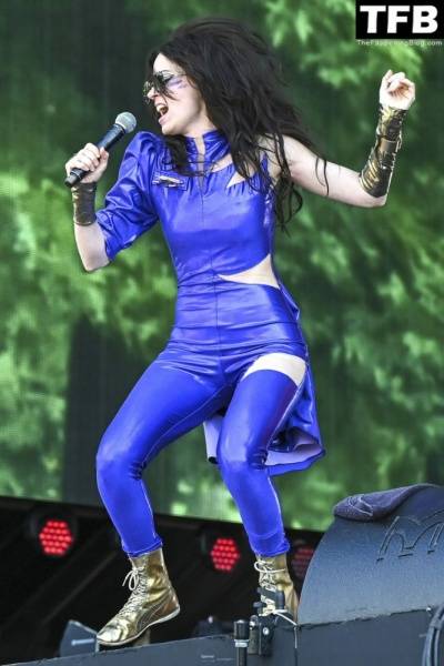 Delila Paz Performs on the Main Stage at American Express in London - Usa on justmyfans.pics