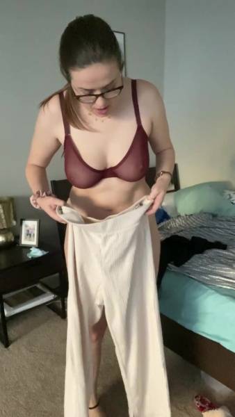 Curvy baby curvy_baby lol i really struggle with these pants onlyfans xxx porn on justmyfans.pics