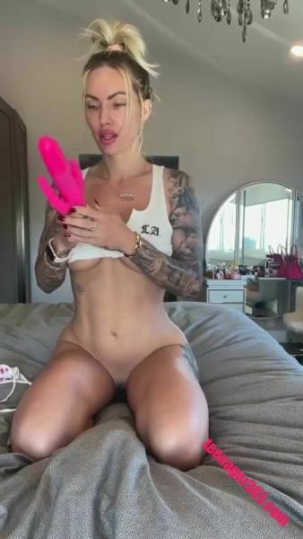 Viking Barbie big dick for my pussy and vibrating anal beads 2021/08/06 on justmyfans.pics