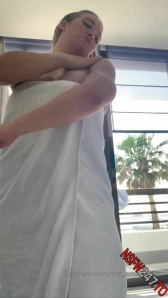 Amber Jade - towel drop on justmyfans.pics